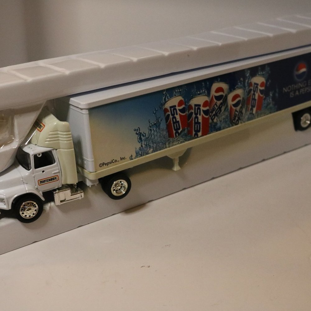 Matchbox Gold Collection King Size Rigs Pepsi truck with box - Picture 9 of 12